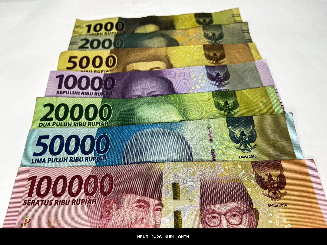 Rupiah turun ke Rp16.688, investor beralih ke dolar AS