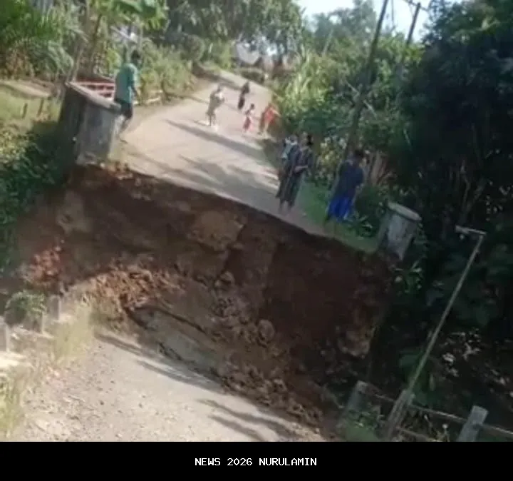 Jembatan Penghubung Tiga Desa di Cimanggu Ambruk, DPRD Minta Pemkab Pandeglang Turun Tangan