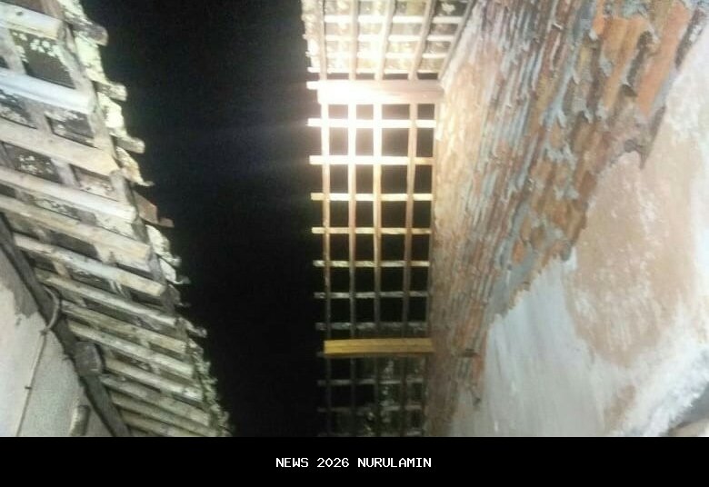 Angin kencang melanda Tulungagung, data sementara puluhan rumah rusak