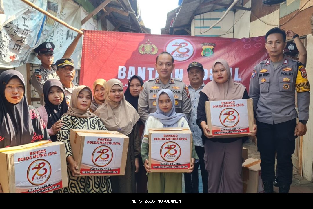 Laung Kuning Banjar Bagikan 100 Paket Sembako untuk Korban Banjir di Kertak Hanyar Kalsel