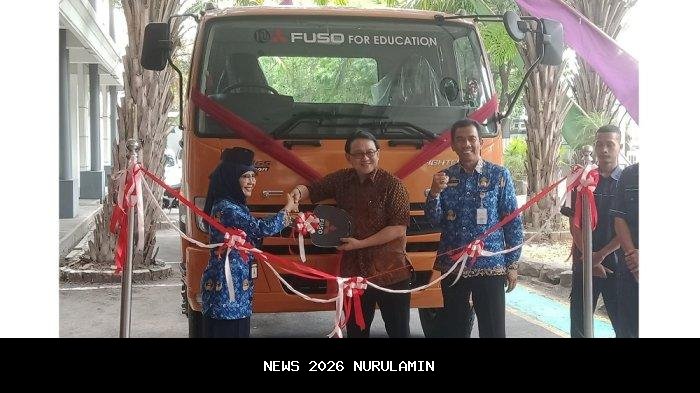 KTB Serahkan 10 Unit Truk Mitsubishi Fuso ke Tako Anugerah Koporasi Surabaya