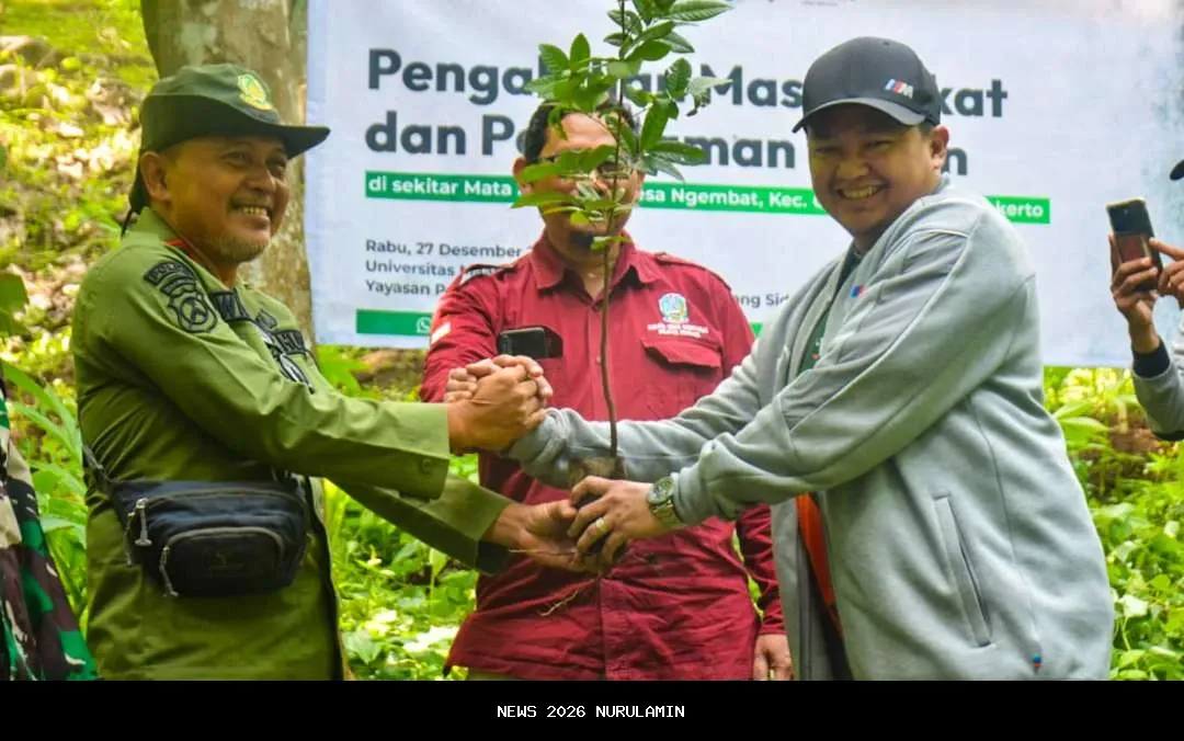 BULOG tanam 250 pohon jambu air di Sampang, konservasi lingkungan dan tingkatkan ekonomi warga