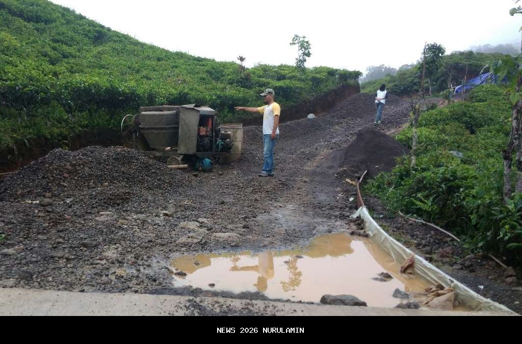 Proyek Drainase Jalan Perdagangan Mangkrak, Warga Minta Bantuan Wali Kota Yamin