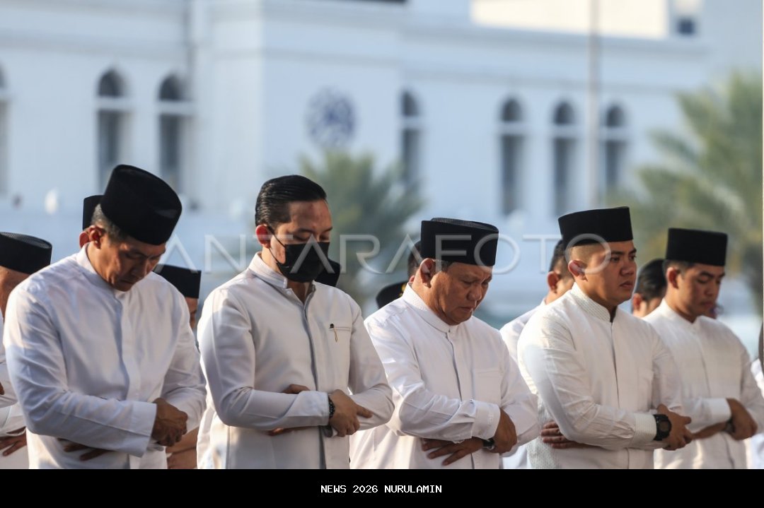 Presiden Prabowo Shalat Jumat Bersama Pengungsi di Masjid Al-Abrar Aceh Tengah