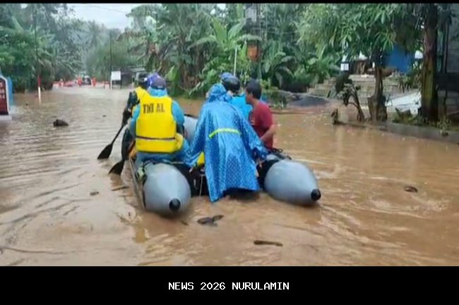 TNI AL Turunkan Kapal Buatan PT PAL Bantu Korban Banjir dan Longsor di Sumatera