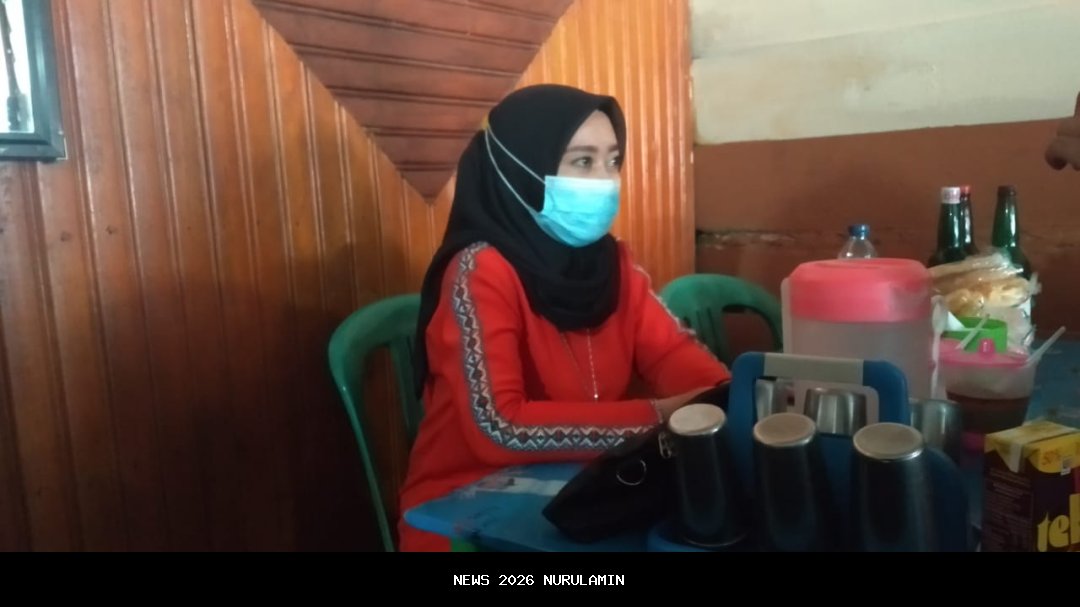 Pemilik Warung Mie Babi di Bandung Viral di Medsos dengan Peci dan Berhijab
