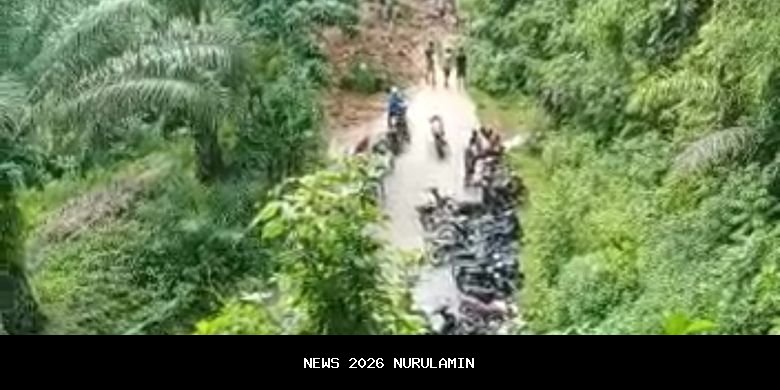 Warga Bener Meriah Menangis di Depan Prabowo Saat Kunjungi Pengungsi Banjir