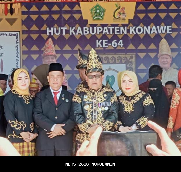 DJ Panda Tampil dengan Jaket Tenun Matarombeo di Puncak HUT ke-19 Konawe Utara