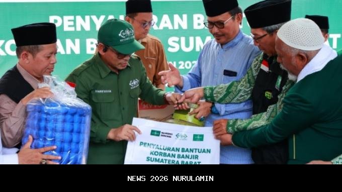 Babinsa LAU Bantu Distribusi Bantuan untuk Warga Terdampak Rumah Roboh di Kasarangan