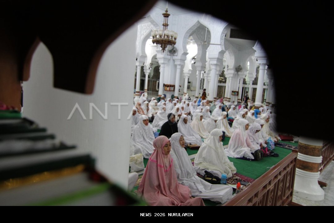 Anak Muda Aceh Singkil Rayakan Tahun Baru dengan Bacaan Quran di Masjid Agung