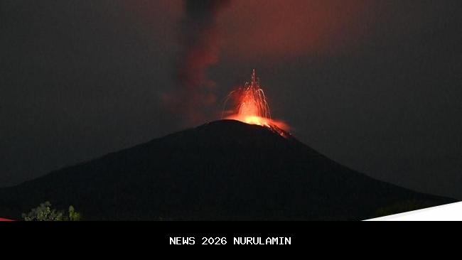 Status Siaga Semeru: Belasan Kali Meletus dan Ancaman Lahar Dingin