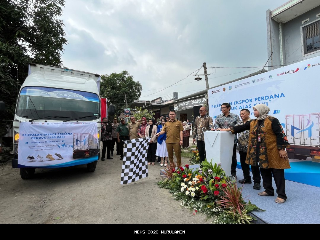 Bupati Etik Lepas Ekspor Perdana Sepatu Agung Nusantara: Tanda Awal Kemajuan Industri Lokal Kaus Kaki