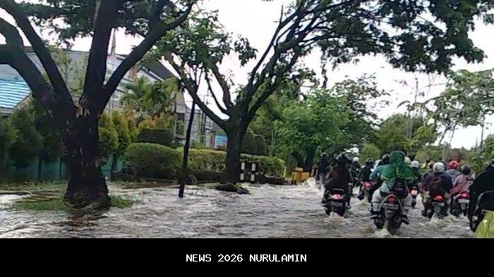 Banjir rob rendam Pasar Sudimampir Banjarmasin, arus lalu lintas di Ujung Murung padat