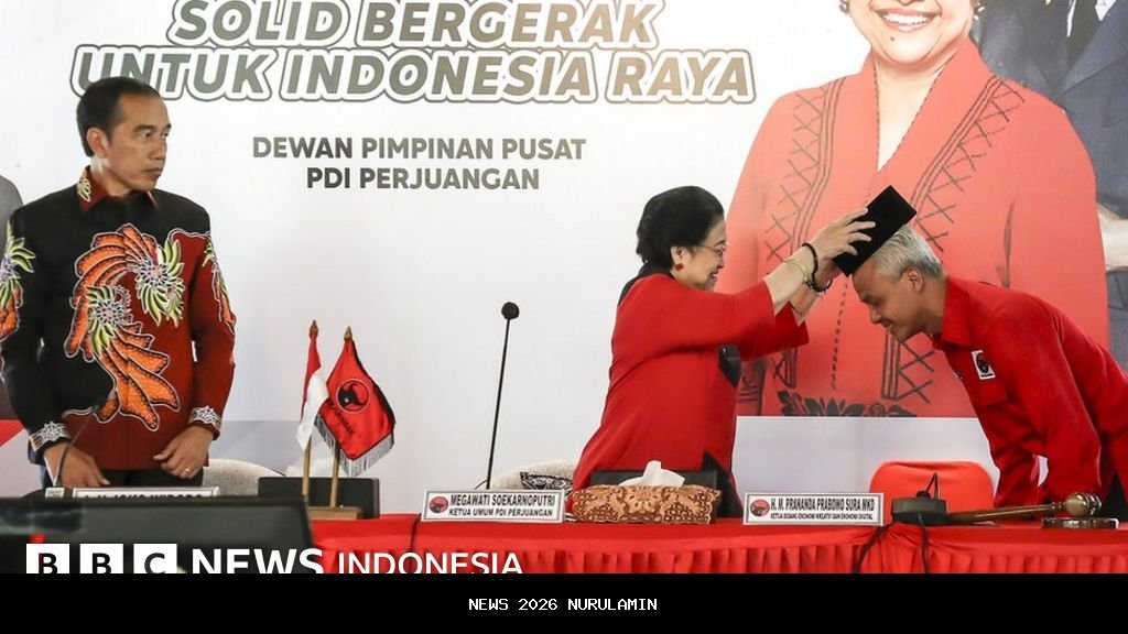 Puluhan Kader PDIP Jabar Kembalikan Jaket Partai Akibat Protes Penundaan Konfercab SMS