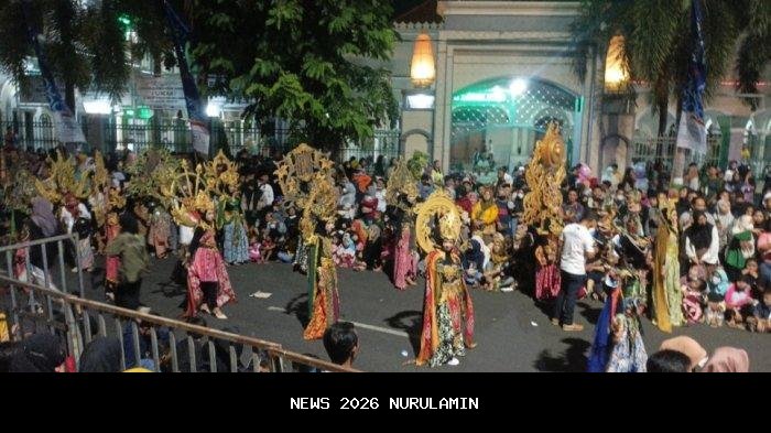Ribuan Orang Padati Alun-Alun Simpang Tujuh Kudus Saat Tahun Baru