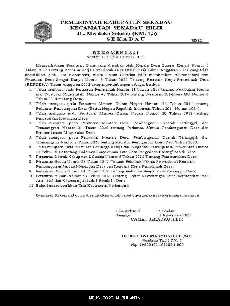 Wabup Juli Suryadi Lantik Desa Sungai Kunyit Laut Jadi Desa Bersinar