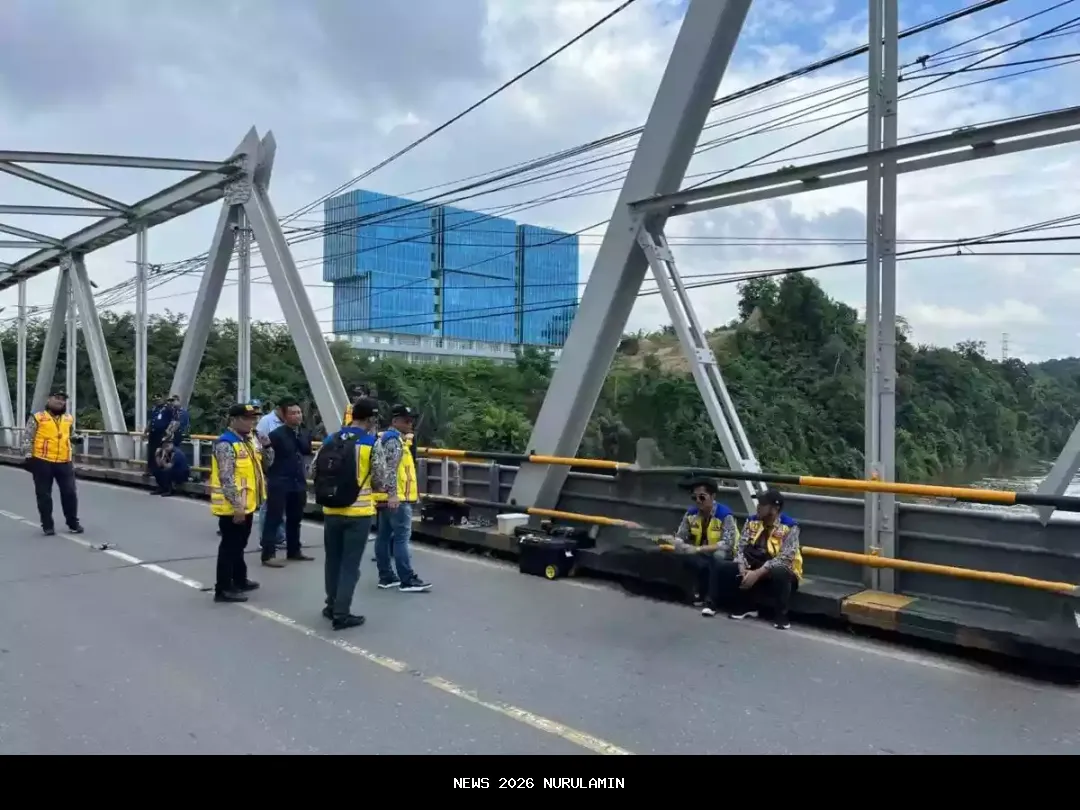 Breaking News: Jembatan Mahulu Samarinda Kembali Ditabrak Tongkang, Dapur Rumah Warga Terkena Dampak
