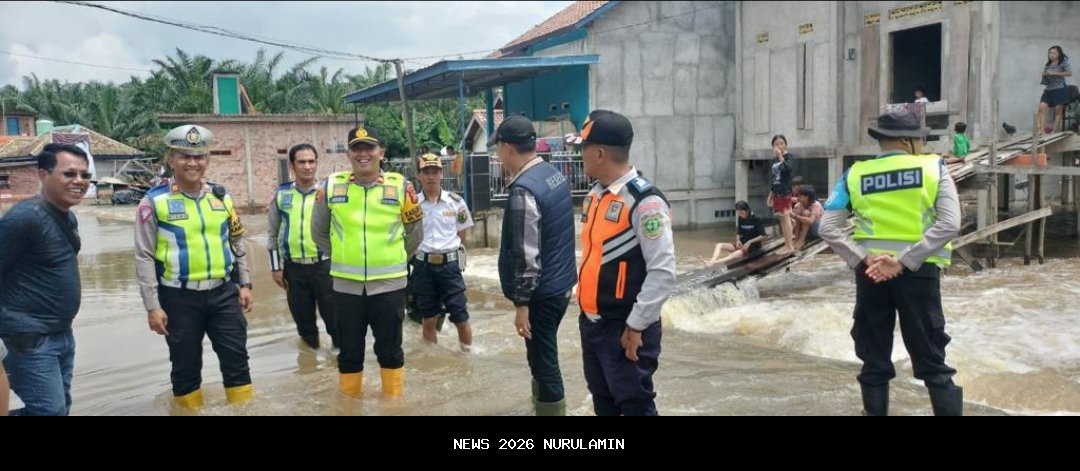 Video pembersihan Jorong Pasa Maninjau, jalur Lubuk Basung-Bukittinggi masih lumpuh
