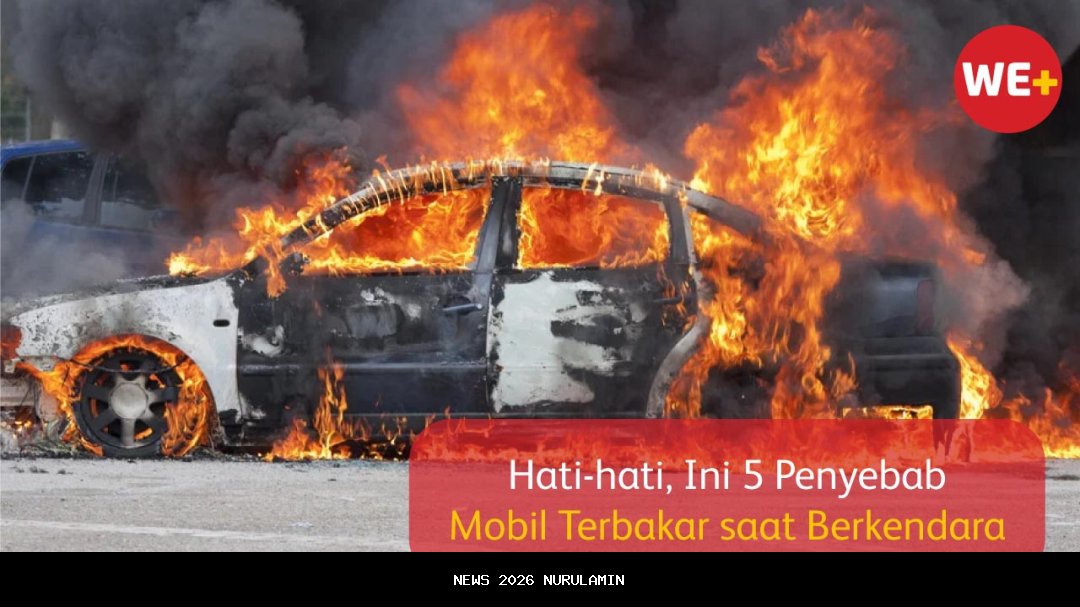 Mobil tiba-tiba terbakar saat melaju, penumpang berhamburan keluar selamatkan diri