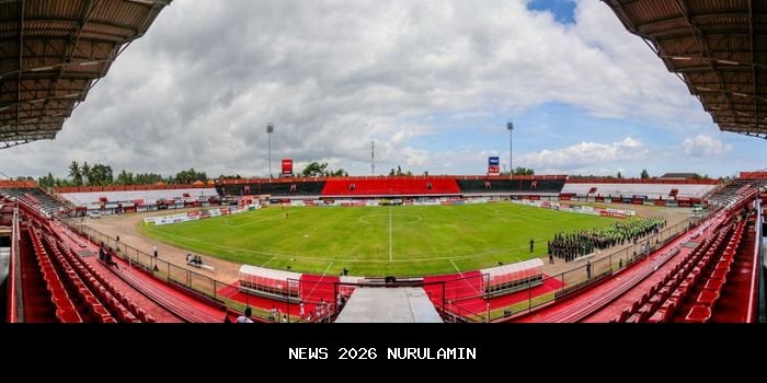 Hapidin jadi pahlawan Persibat di Stadion Sarengat yang diguyur hujan lebat