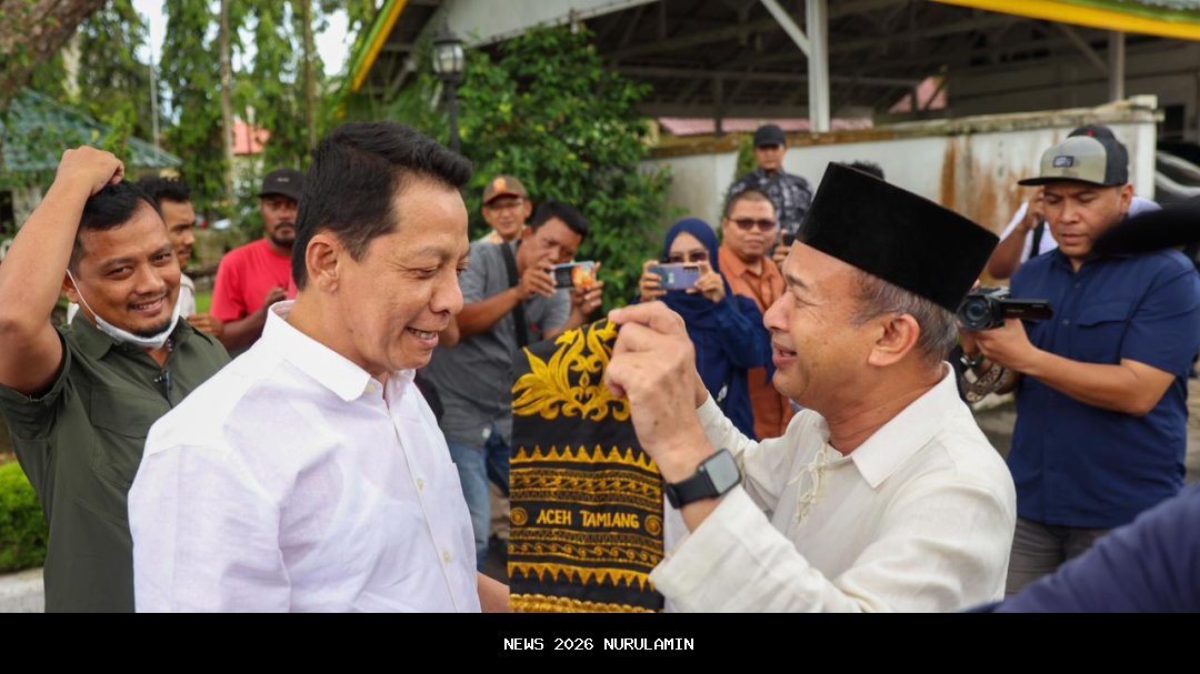 Gubernur Aceh Mualem Berkunjung ke Aceh Tamiang dengan Tim Medis Malaysia di Mobil Bak Terbuka