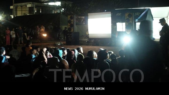 Tahun Baru di Tapsel, Prabowo Nonton Bareng Pengungsi