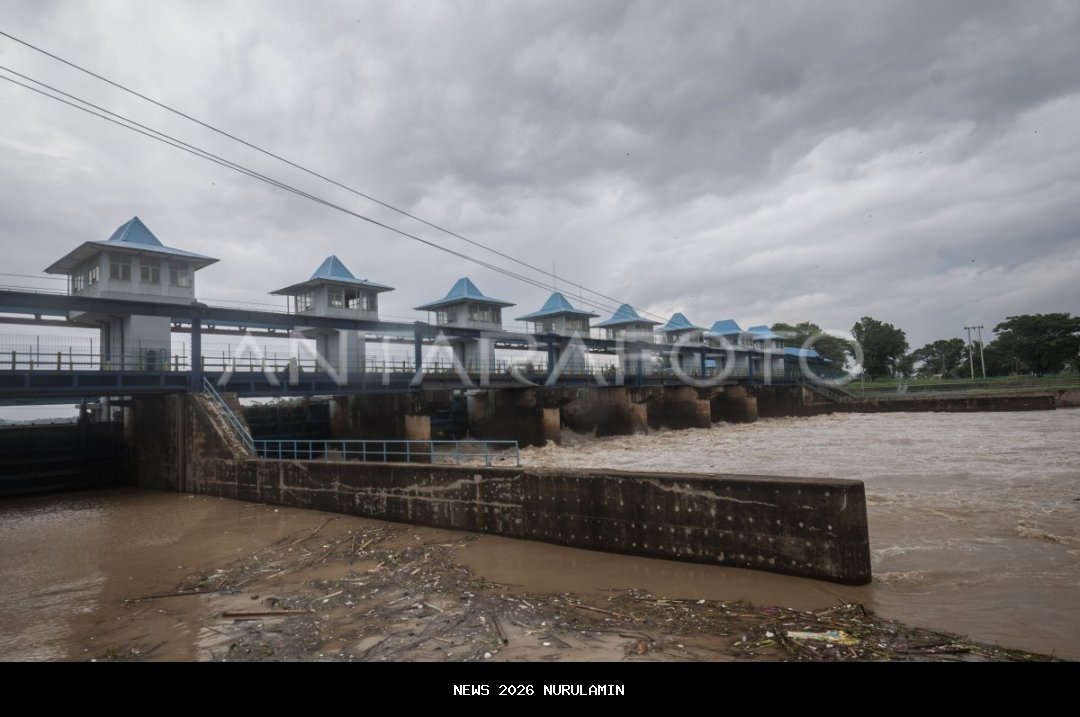 Waspadai Banjir! Longsoran Tebing Jalaksana Gangguhi Sungai Cihurang