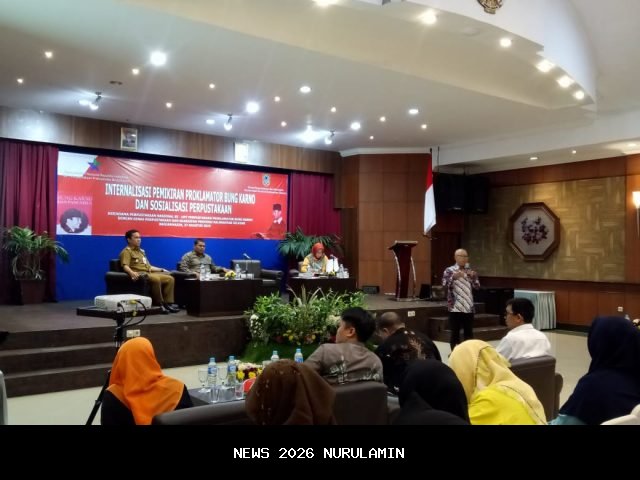 Hujan deras tak hentikan semangat petugas posko 1 Dispersip Kalsel melayani jemaah 5 Rajab Sekumpul