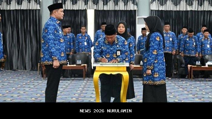 Bupati Lombok Timur Serahkan SK PPPK Paruh Waktu, Tekankan Layanan dan Kesetiaan