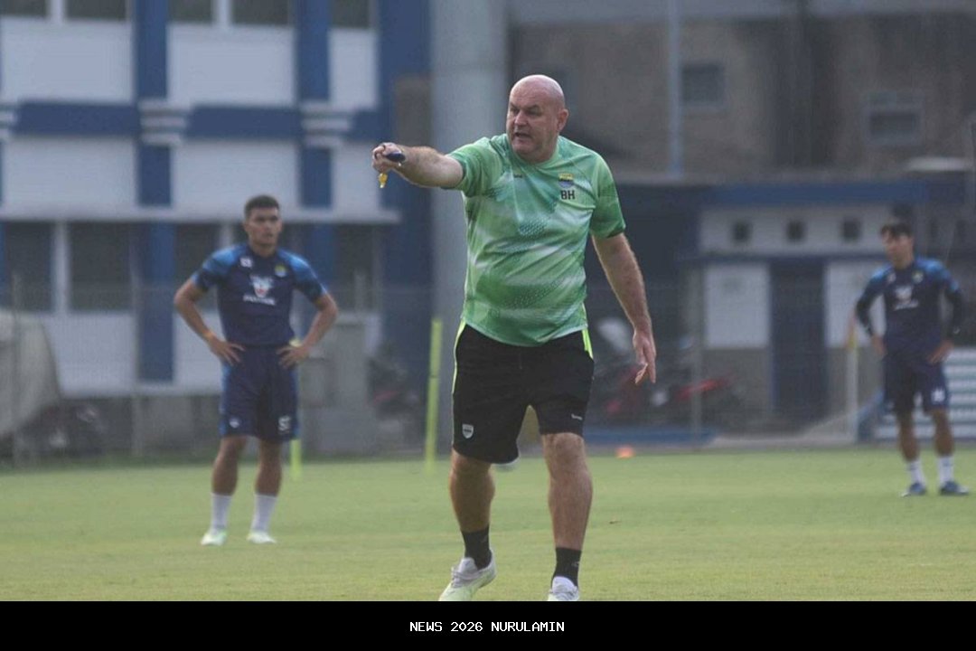 Bobotoh Buat Lawan Cemas di GBLA, Bojan Hodak Ingatkan Suporter Persib