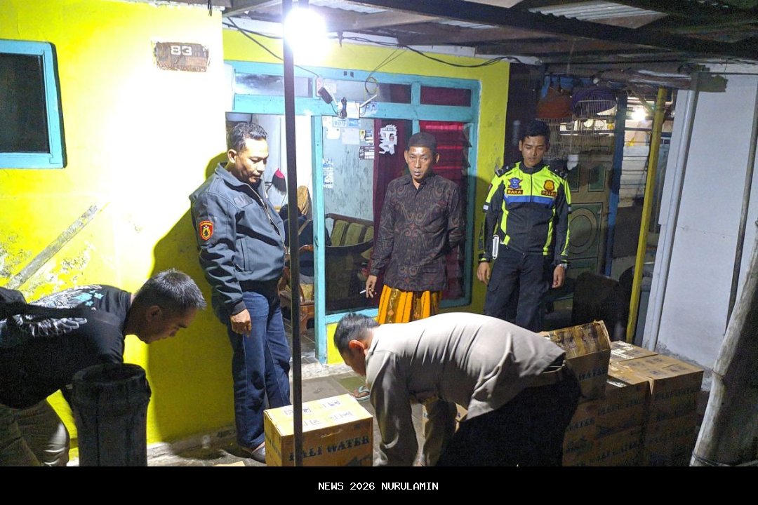 Penangkapan 2 Rumah Warga Kusan Hilir, Polisi Sita Ratusan Botol Alkohol Ilegal