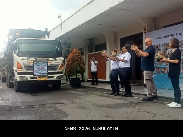 PT INKA Kirim Tiga Lokomotif ke Australia Melalui Surabaya