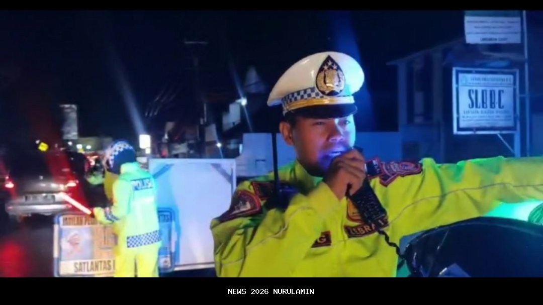 Pemeriksaan kendaraan menjelang Nataru, Polres Gresik ingatkan angkutan umum patuhi keselamatan