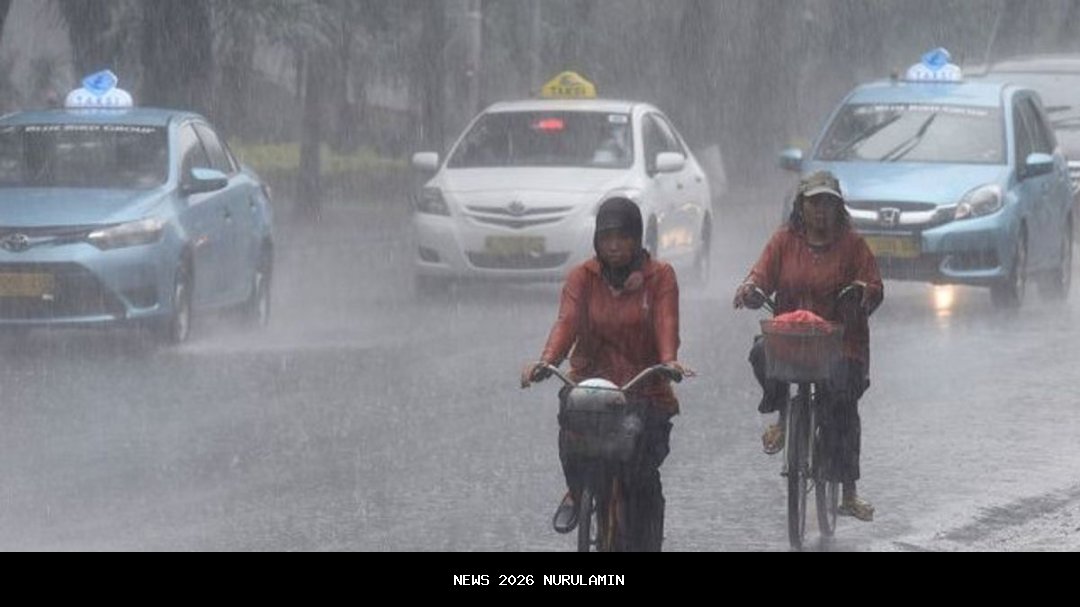 Cuaca ekstrem dan hujan sejak pagi hambat jalur KRL Jakarta, sejumlah lintasan alami keterlambatan