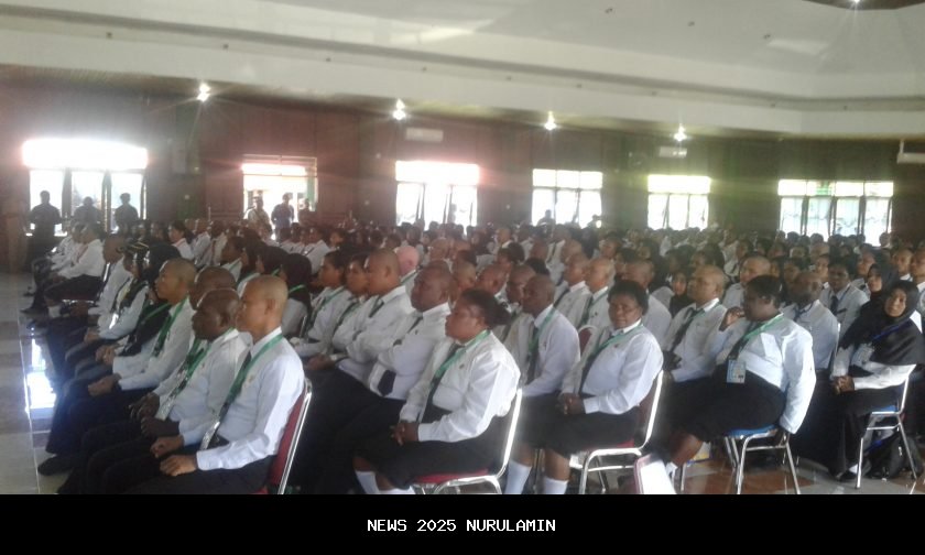 Honorer Sarmi Blokir Kantor Bupati Akibat Ketidakjelasan Status ASN